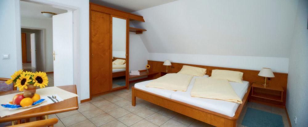 Hotel Löwen Garni Oberrimsingen Exteriör bild
