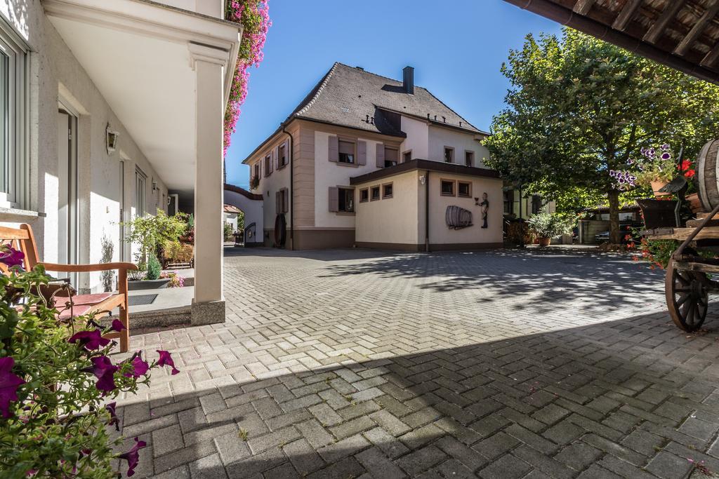 Hotel Löwen Garni Oberrimsingen Exteriör bild