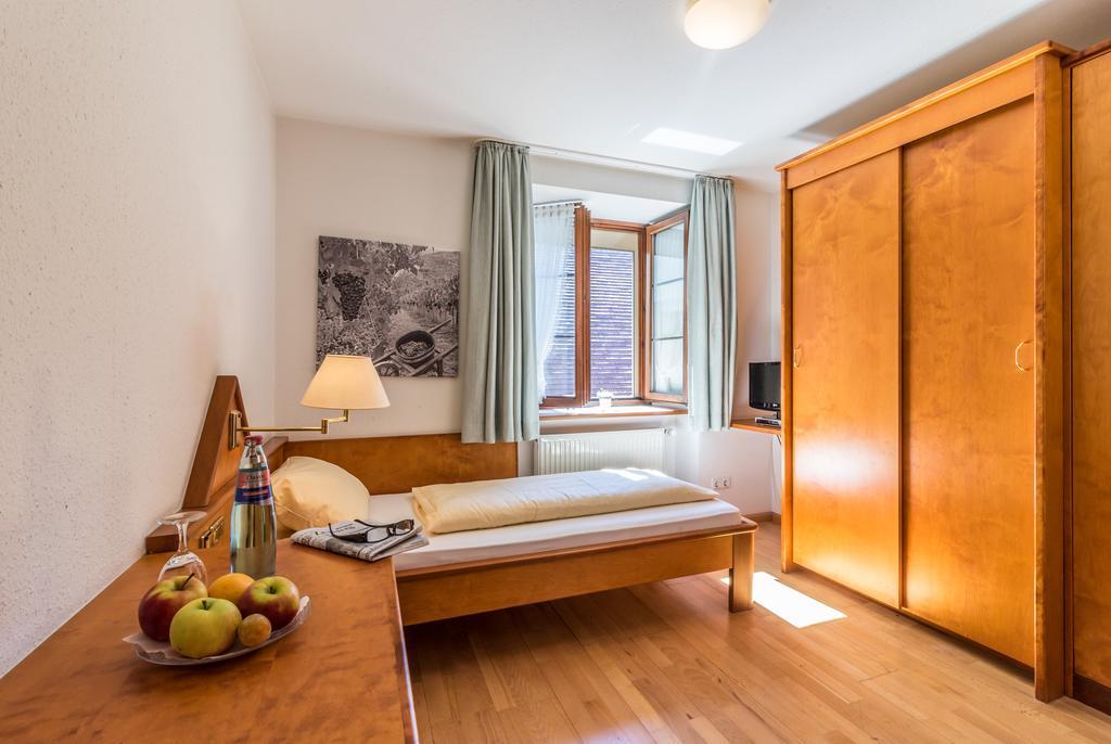 Hotel Löwen Garni Oberrimsingen Rum bild