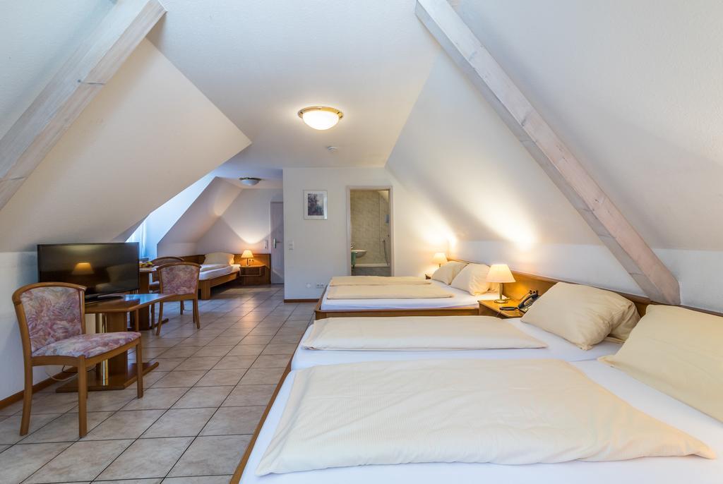 Hotel Löwen Garni Oberrimsingen Rum bild