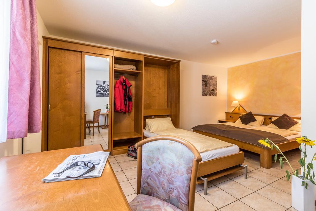 Hotel Löwen Garni Oberrimsingen Rum bild