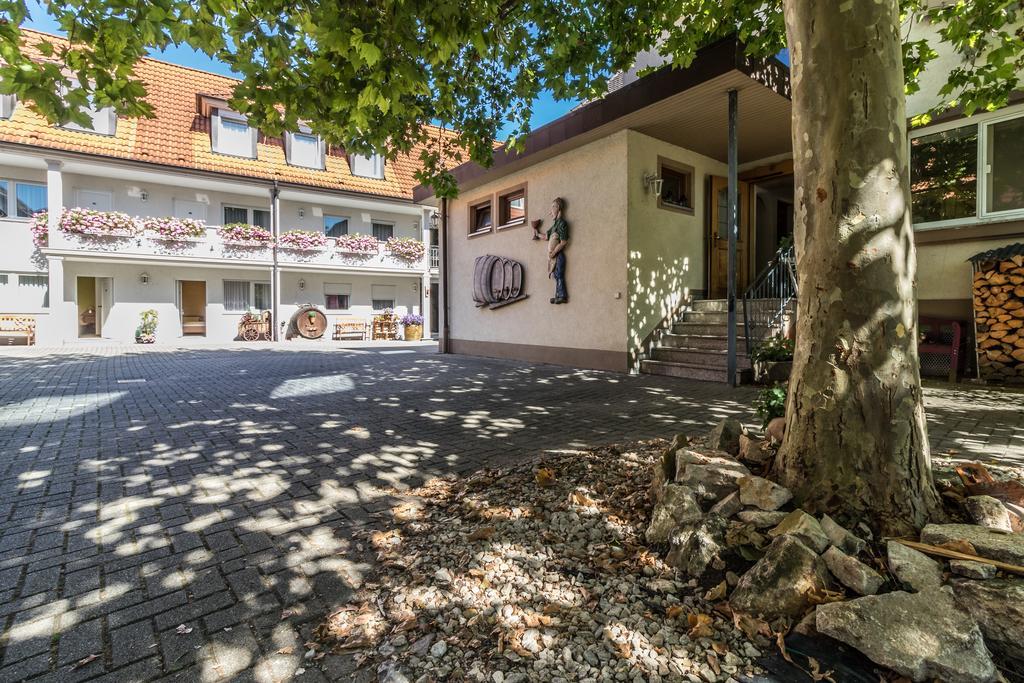 Hotel Löwen Garni Oberrimsingen Exteriör bild